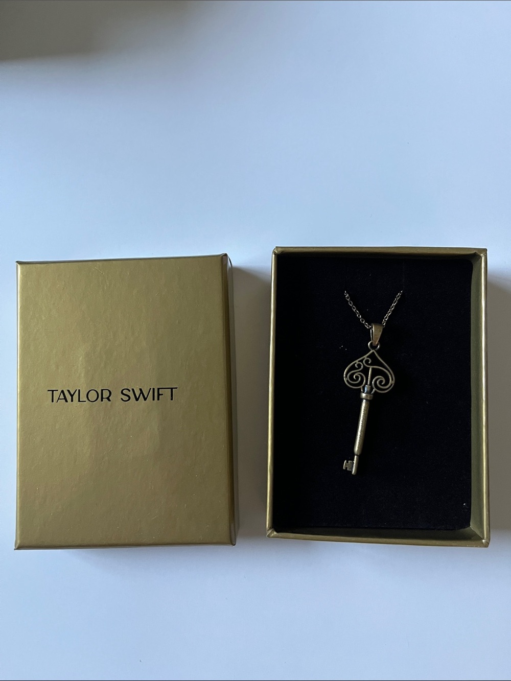 Taylor Swift Fearless Gold Key Pendant Necklace - Intricate Heart Bow Key